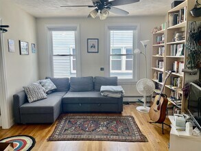 389 Columbia St, Unit 3 in Cambridge, MA - Building Photo - Building Photo