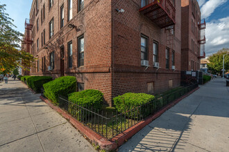 57-79 Avenue O in Brooklyn, NY - Foto de edificio - Building Photo