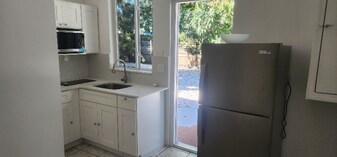 3248 NW 102nd St, Unit Apartamento 2 in Miami, FL - Building Photo