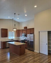 547 NE Fern Ave in Dallas, OR - Building Photo - Building Photo