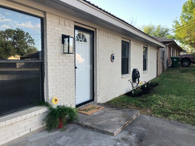 property at 409 N Cedar St