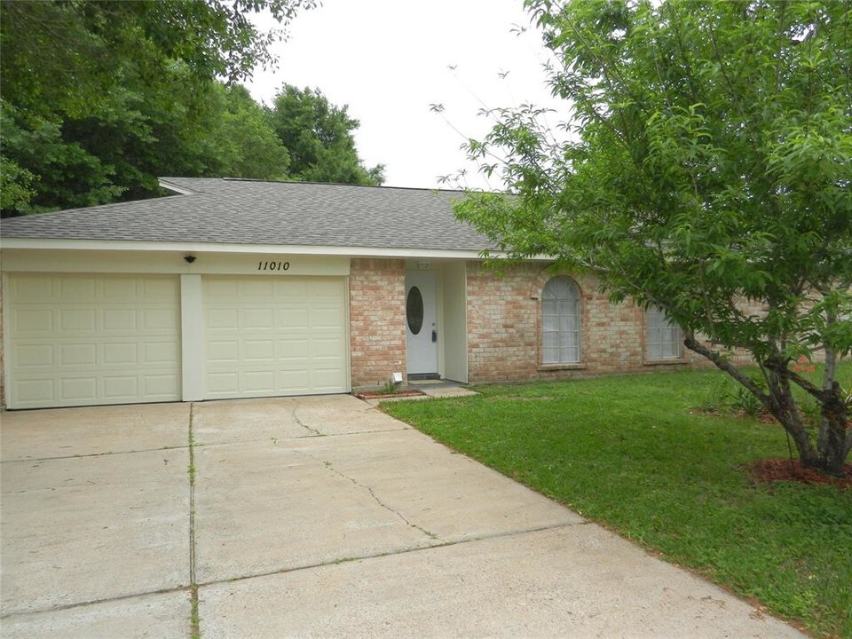 11010 Montverde Ln in Houston, TX - Building Photo