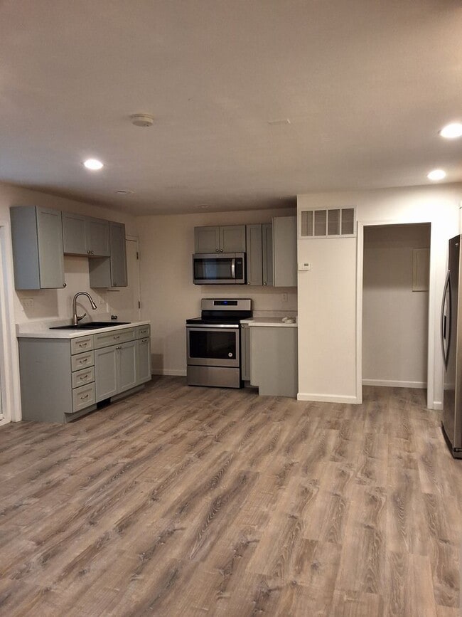 property at 3215 W Willow Knolls Dr