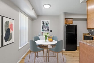 Niskayuna Gardens in Niskayuna, NY - Building Photo - Building Photo