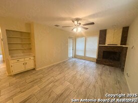 2542 Babcock Rd in San Antonio, TX - Building Photo