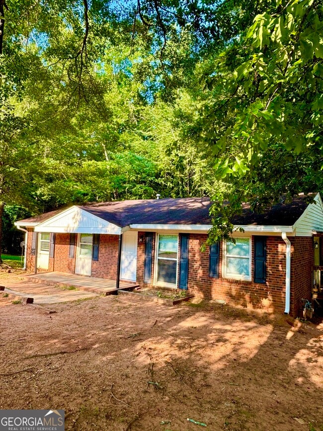 property at 315 Woodridge Cir