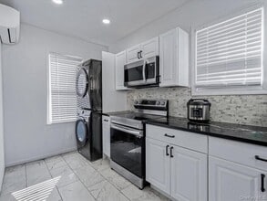 21 James L L Burrell Ave in Hempstead, NY - Building Photo - Building Photo