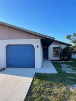 2130 Jo an Dr in Sarasota, FL - Building Photo
