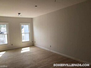 160 Broadway, Unit 3 in Somerville, MA - Foto de edificio - Building Photo