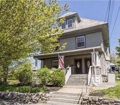 413 Highland St in Manchester, NH - Building Photo