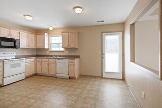 400 NE 6th St in Oak Grove, MO - Building Photo - Building Photo