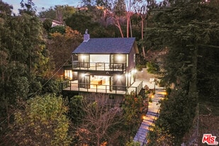 14600 Round Valley Dr in Los Angeles, CA - Building Photo