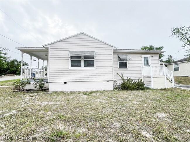 1613 S Lakeview Terrace in Sebring, FL - Building Photo - Building Photo