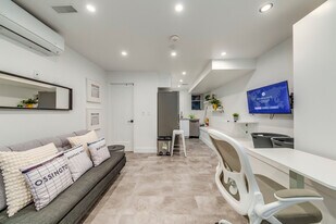 19 Claremont St in Toronto, ON - Building Photo