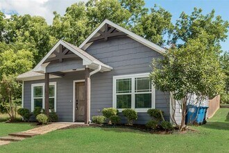 1212 W Elm St in Denison, TX - Building Photo - Building Photo