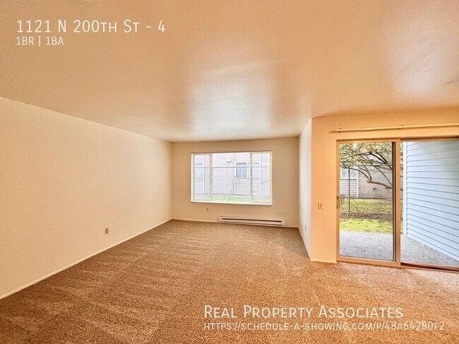 1121 N 200th St in Shoreline, WA - Building Photo - Building Photo