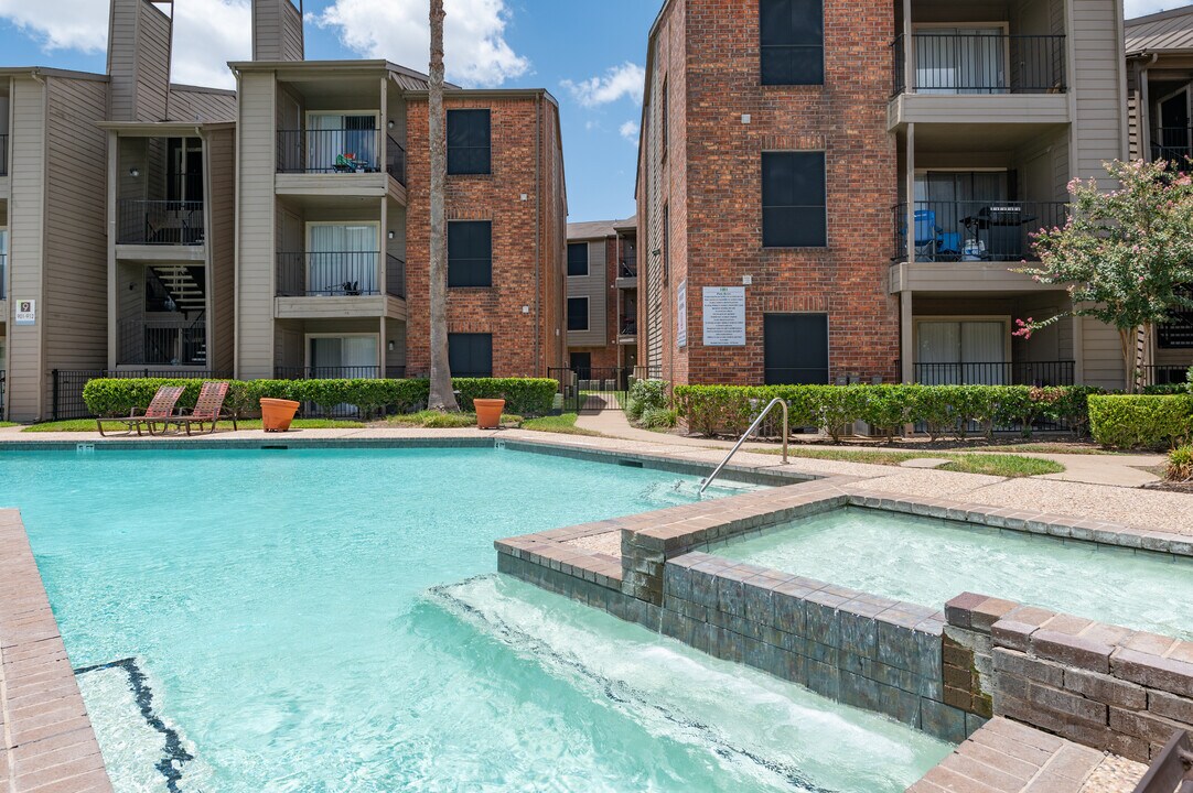 Huntington Glen in Houston, TX - Building Photo