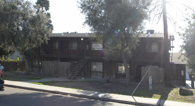 620-636 Cedar Ave in Atwater, CA - Foto de edificio - Building Photo