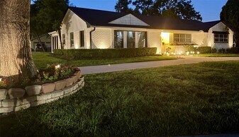 5666 Overbrook Ln in Houston, TX - Building Photo