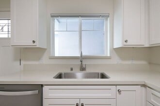 4358-4360 Ocean View Blvd in Montrose, CA - Building Photo - Building Photo