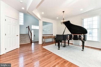 46342 Summerhill Pl in Sterling, VA - Foto de edificio - Building Photo