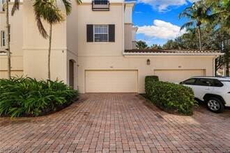 2864 Tiburon Blvd E in Naples, FL - Foto de edificio - Building Photo