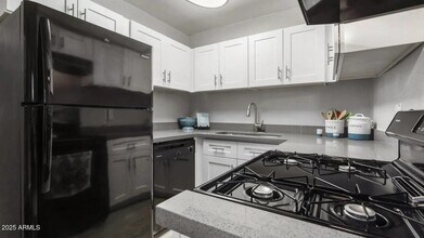 2925 N Greenfield Rd in Phoenix, AZ - Building Photo - Building Photo