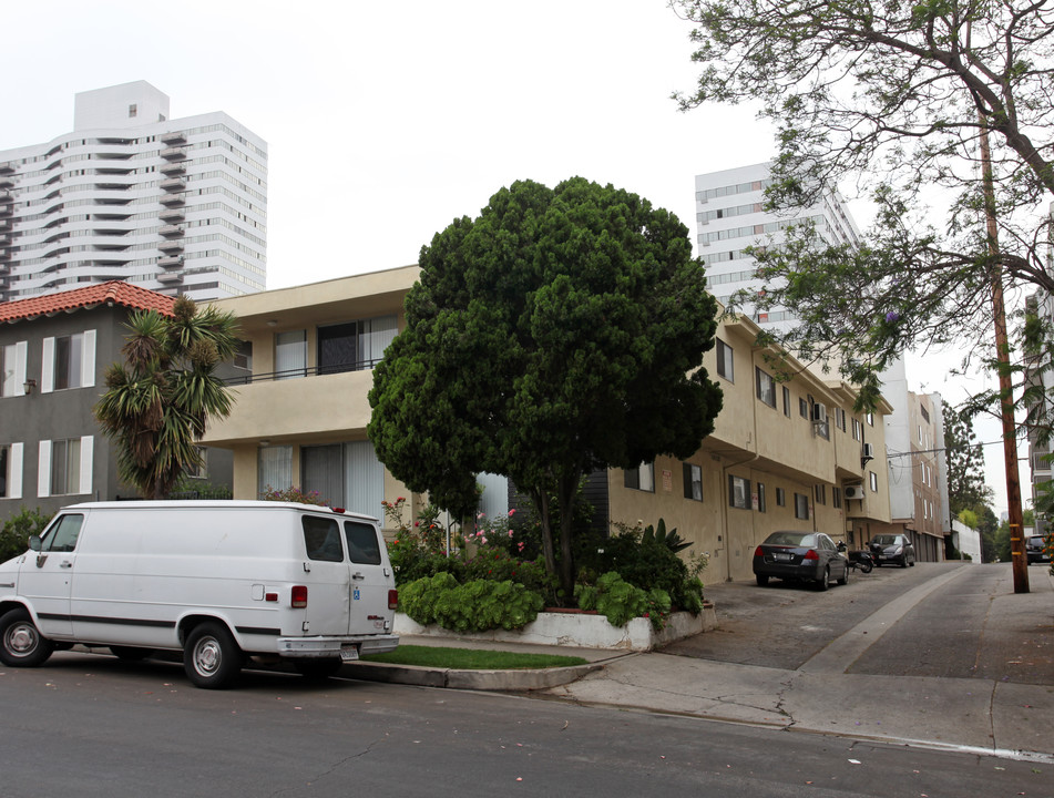 1262 Granville Ave in Los Angeles, CA - Building Photo