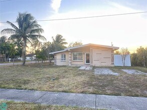 17150 NE 4th Pl in North Miami Beach, FL - Building Photo - Building Photo