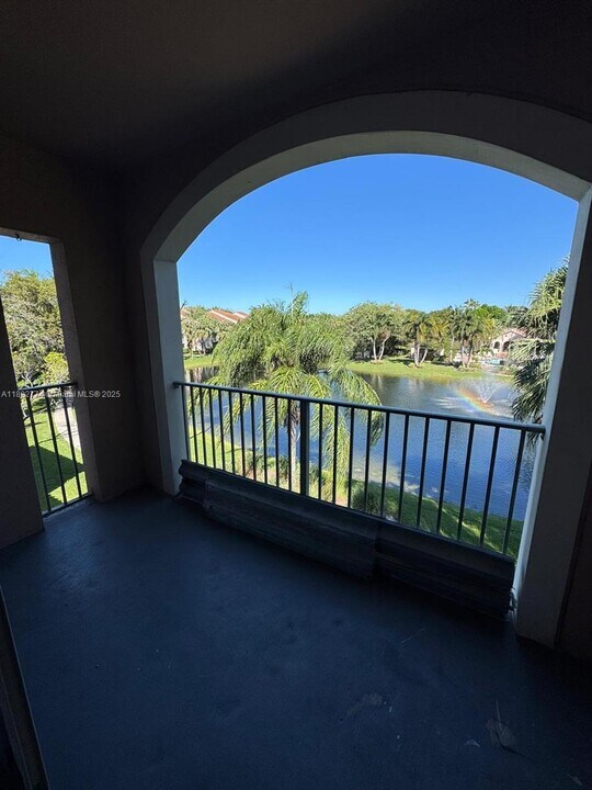 12124 St.Andrews Pl in Miramar, FL - Building Photo