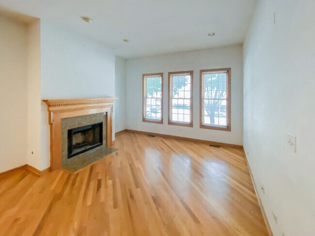1321 W Belmont Ave, Unit 1319-1