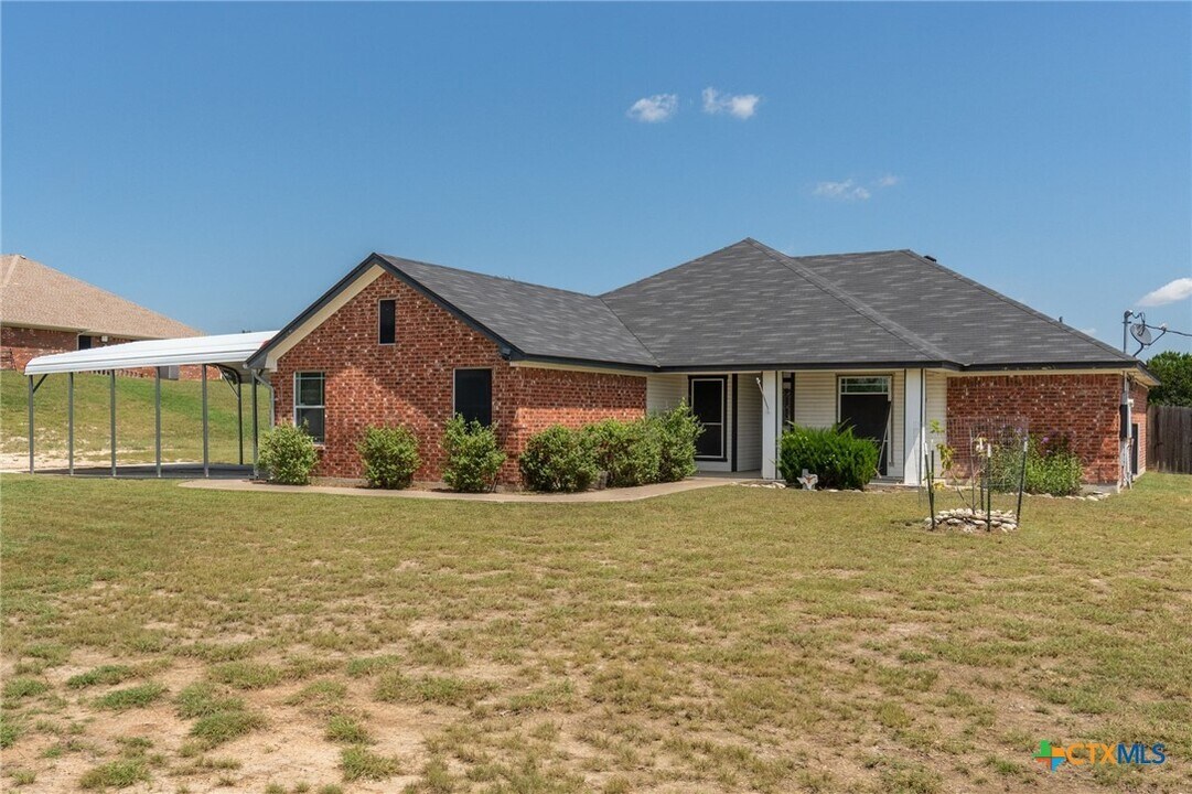 300 Co Rd 3351 in Kempner, TX - Building Photo