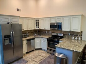 264 Kempsey Dr, Unit 264 in North Brunswick, NJ - Building Photo