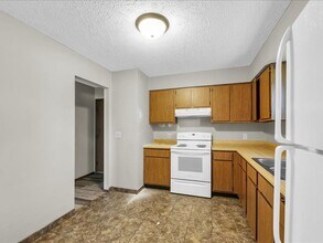 112 W Raab Rd, Unit A in Normal, IL - Building Photo - Building Photo