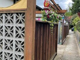 3246 NE 85th St, Unit #1 in Seattle, WA - Building Photo