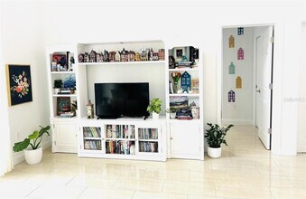 5647 Vermont Ave in New Port Richey, FL - Foto de edificio - Building Photo