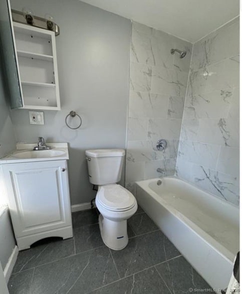 455 E Main St, Unit 3L in Bridgeport, CT - Building Photo - Building Photo