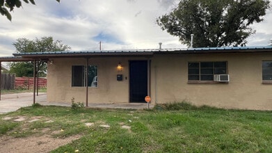 1013 Rancho Rd in Roswell, NM - Foto de edificio - Building Photo