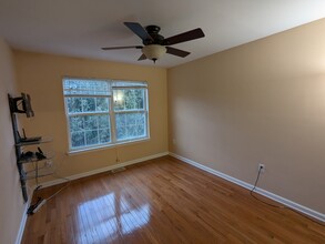 12 Ardmore Pl in East Brunswick, NJ - Building Photo - Building Photo