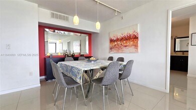 3731 N Country Club Dr in Aventura, FL - Building Photo - Building Photo