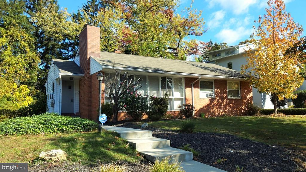 6037 Grosvenor Ln in Bethesda, MD - Building Photo