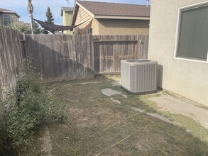 4345 Briggs Ln in Merced, CA - Foto de edificio - Building Photo
