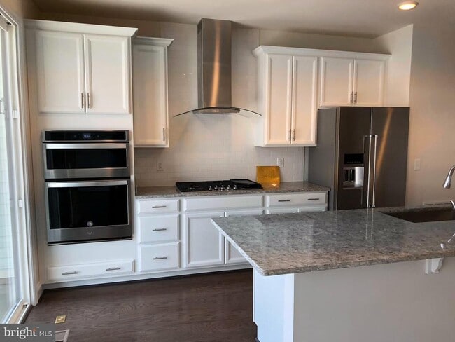 22584 Windsor Locks Square in Ashburn, VA - Building Photo - Building Photo