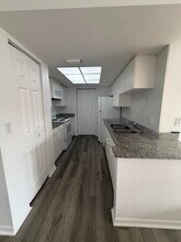 100 Crestwood Ct N in Royal Palm Beach, FL - Building Photo - Building Photo