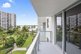 1500 Bay Rd, Unit N-1221 in Miami Beach, FL - Building Photo