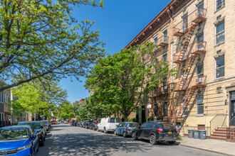 199 Norman Ave in Brooklyn, NY - Building Photo - Building Photo