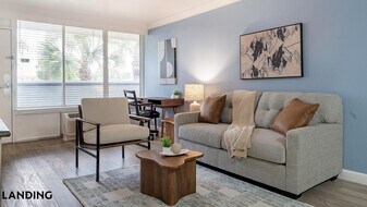 2851 Maingate Village Cir, Unit 8-209 in Kissimmee, FL - Building Photo