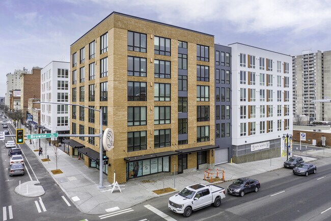 The Warren Apartments in Spokane, WA - Building Photo - Building Photo