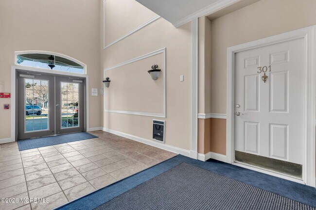 301 St Andrews Pl in Englishtown, NJ - Building Photo - Building Photo