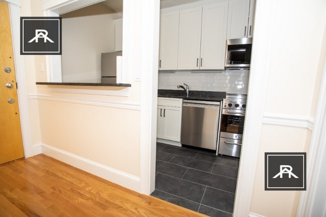 1340 Commonwealth Ave, Unit 17 in Boston, MA - Building Photo - Building Photo